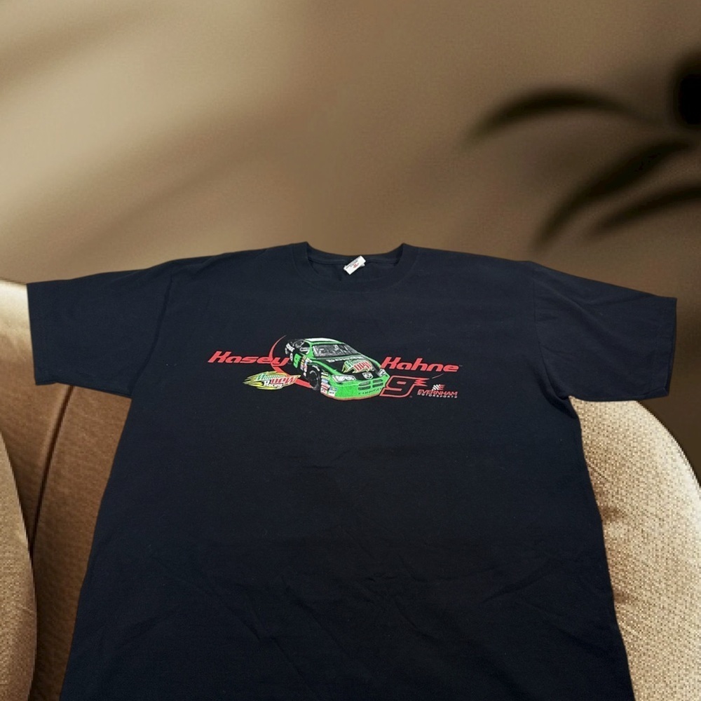 Vintage 90s/Y2k Nascar Kasey
Kahne Graphic T-Shirt